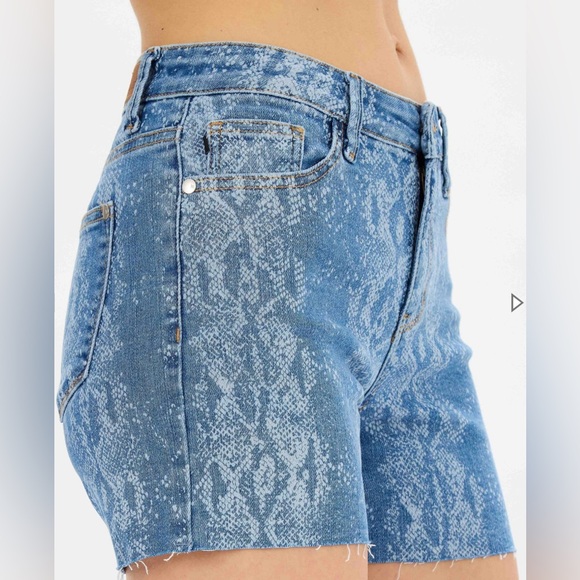 Judy Blue Pants - Judy Blue Blue Snake Print Jean Shorts